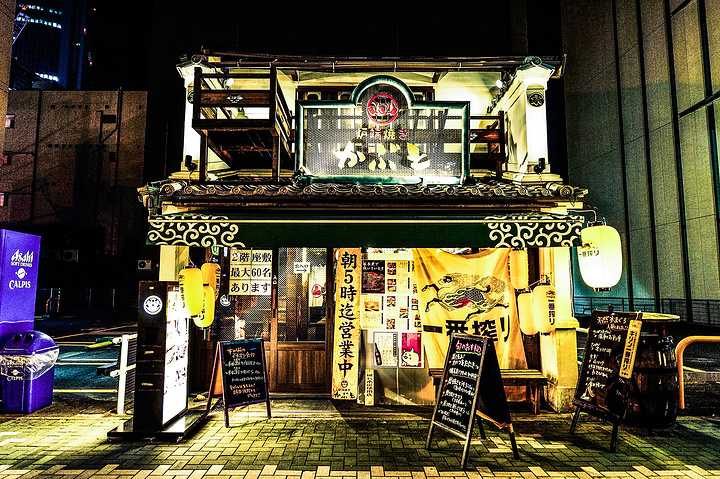 街上非常多的带着两只耳朵的复古皇冠金丰"crown comfort".