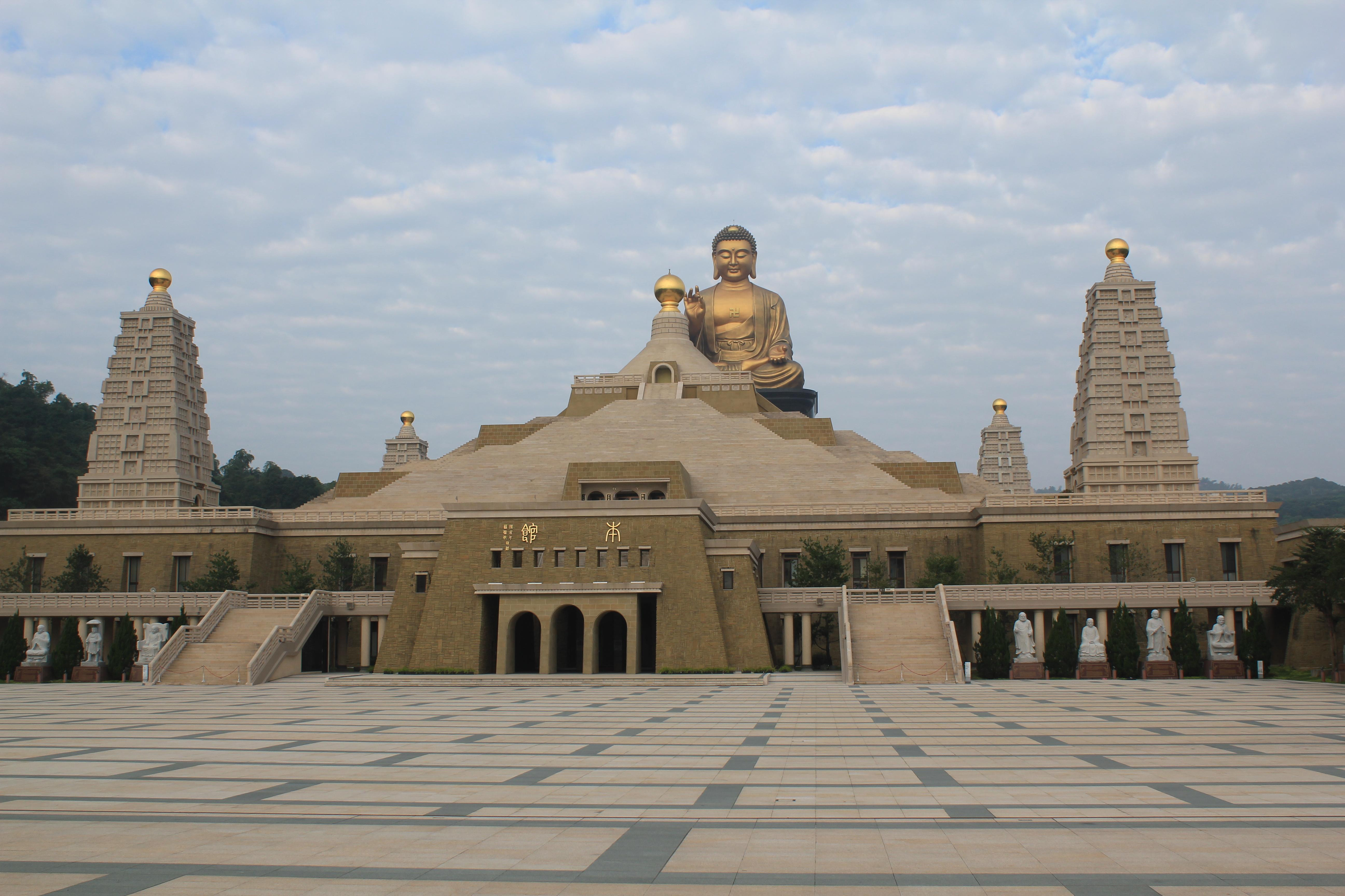 佛光山寺是一座大乘佛教的寺庙,其总本山在台湾高雄市大树区,是台湾最
