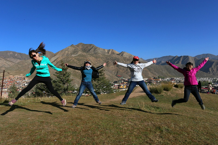 一路上,又是不断的美景,引得我们一次又一次下