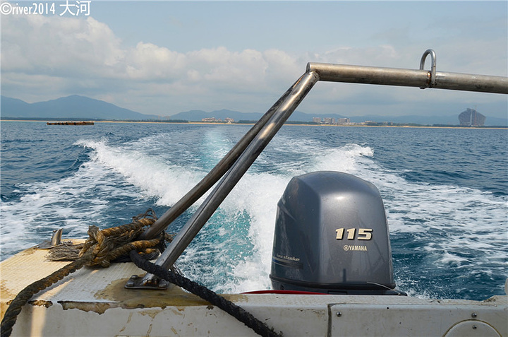 从大东海广场的南中国大酒店乘坐景区免费大巴