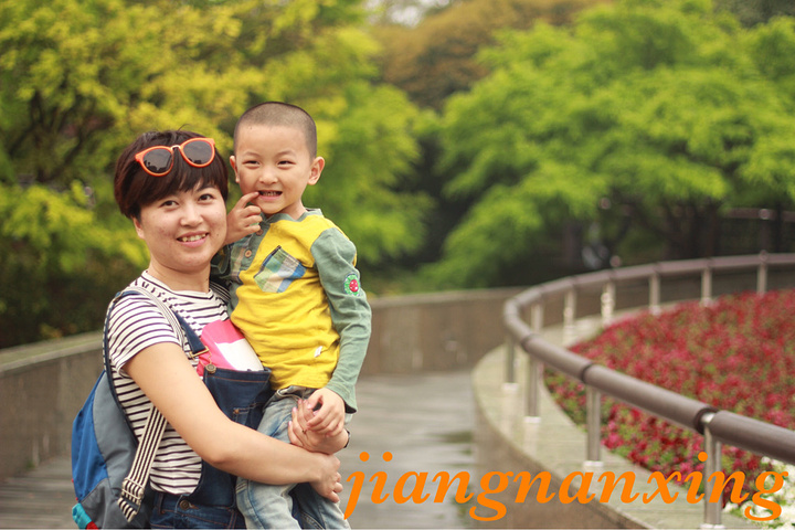 2017人多,建议先去二楼占座位,再去三楼观光。