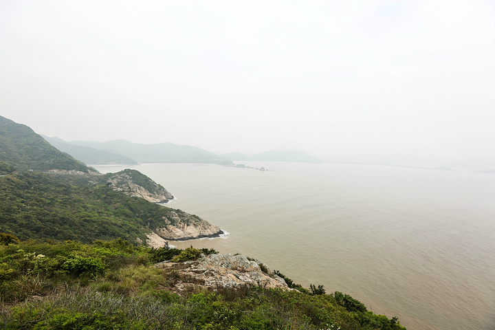 东看著名的舟山洋鞍渔场南眺海上丝绸之路―虾峙门国际航道和国际商船