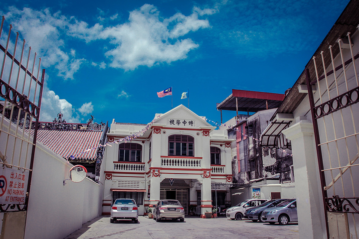 2019.在安静的酒吧来一杯啤酒听听歌,或等华灯