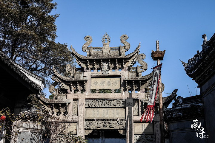百度一下刘氏家庙是小莲庄的主要建筑群与园林长廊一墙之隔