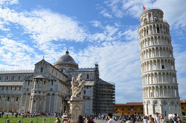 比萨斜塔