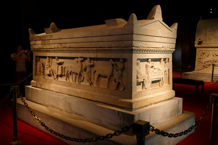 但真正震撼了我的心灵的还是旁边的利西亚人石棺lyciansarcophagus