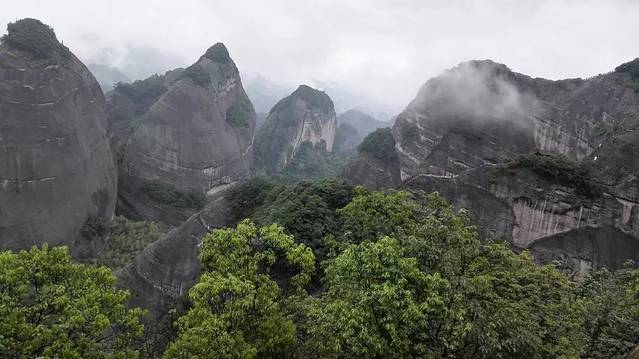 桂林丹霞八角寨景区