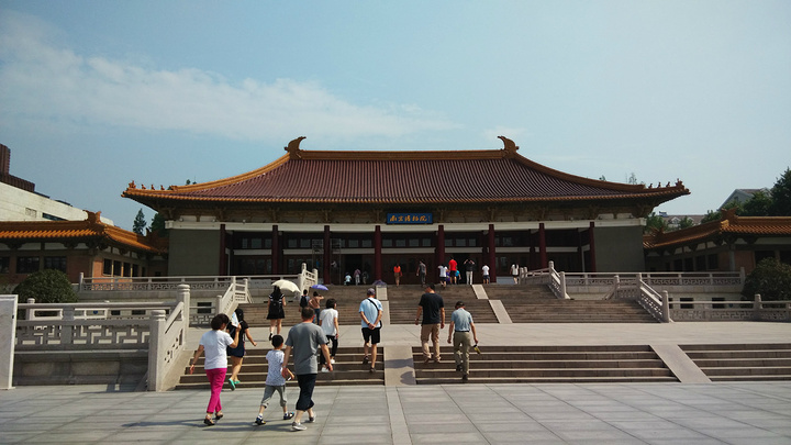 从外观看,南京博物院不属于那种十分霸气的场