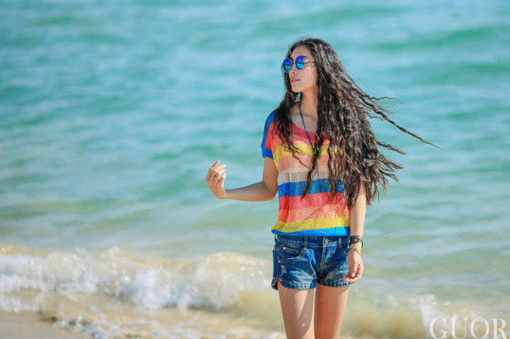 之后,我们来到了亚龙湾的沙滩,非常近,开车也就