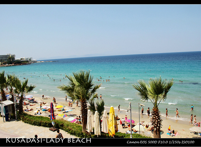 刚到这里的时候我讲了一段意大利人说beach和bitch的笑话,赵同学一直