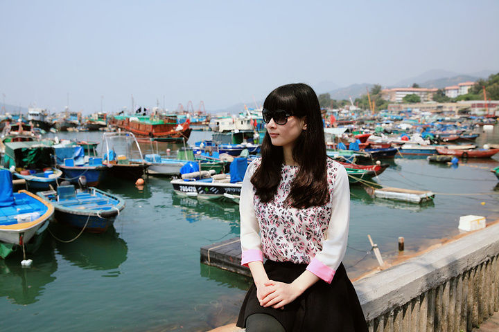 非常安静著名的女星周海媚就是长洲人再往前走几步就是海滩了走了半天