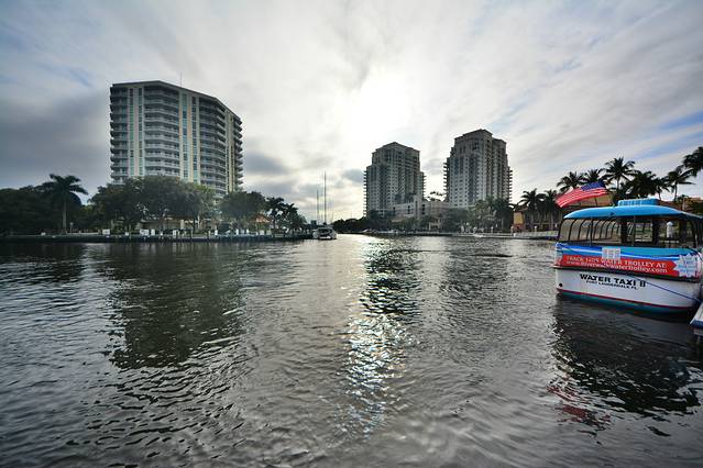 劳德代尔堡河滨大道