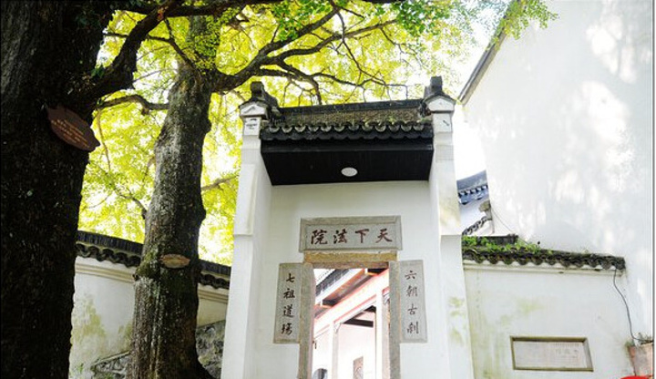 福严寺是佛教十大从林之一,在中国佛教中享有很高的地位,为佛教天台宗