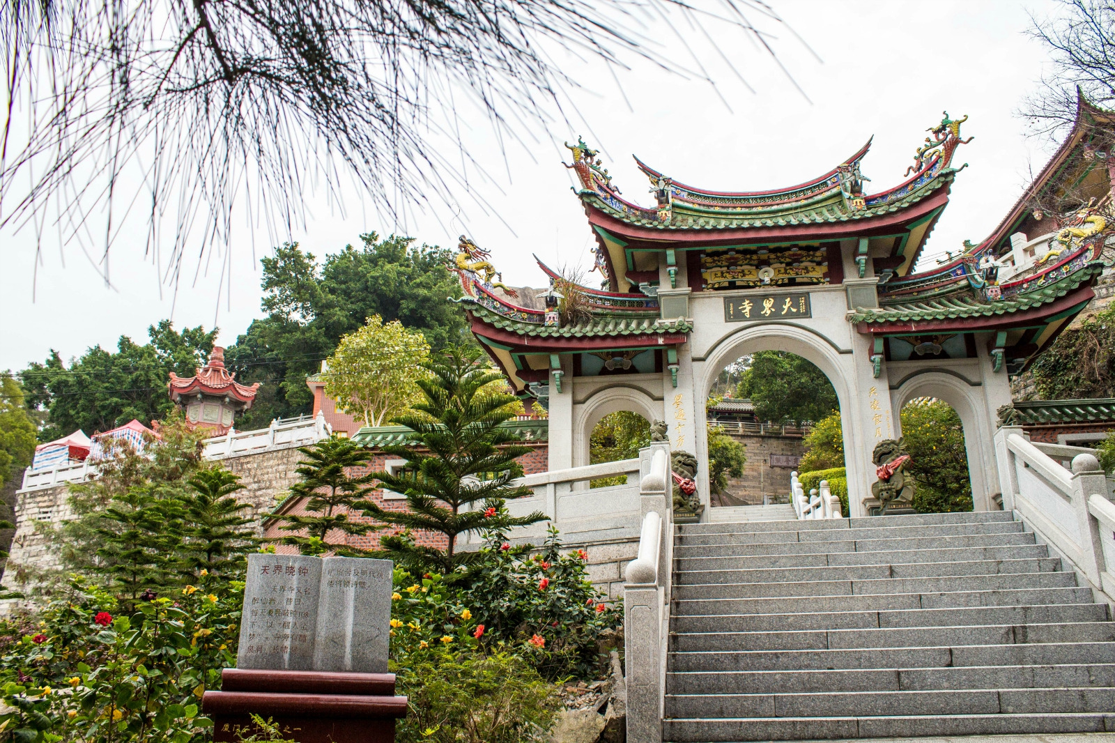 门票: 天界寺是在万石植物园里面的一个景点,因此每人40元的门票就