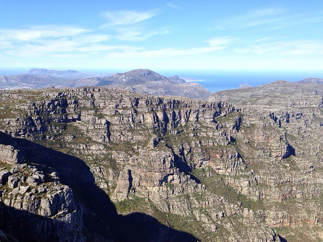 bay,远方右侧的山头为constantiaberg桌山山脉桌山山顶俯瞰城市碗区域