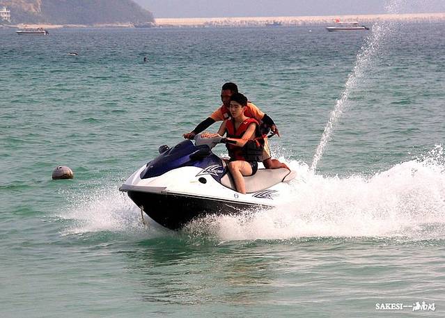 其实我不会游泳,但是朋友邀我潜水去,我怀着忐忑不安的心情答应了