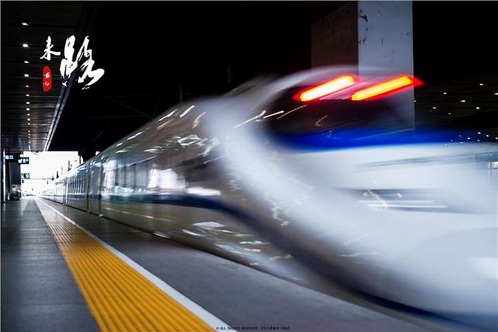 仅仅20分钟,从上海发往南京的g7020次高铁便将我带到了苏州.