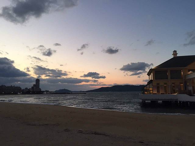 Momochi Seaside Park