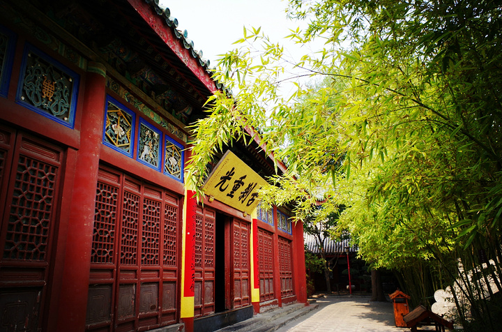 2018在火车站坐观光1路,到达大相国寺。但是