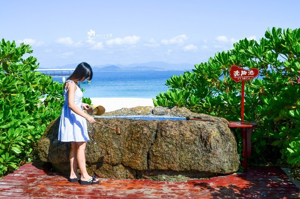 沙滩外面都要这样的洗脚池 可以冲洗脚上的沙子