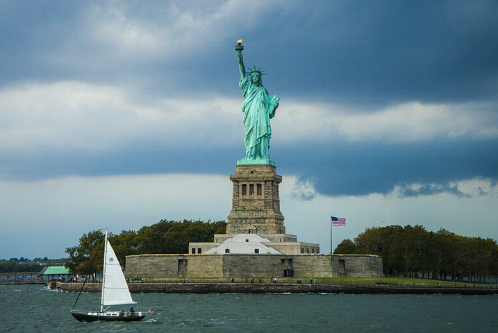 21自由女神像 英文 Statue Of Liberty 全名为 自由女神铜像国家纪念碑 正式名 自由女神像 评论 去哪儿攻略