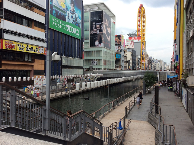 2023心斋桥的那条河，河边全是商铺。细细逛真的可以逛五个小时，买了个超大的箱子，装满了才撤_心斋桥-评论-去哪儿攻略