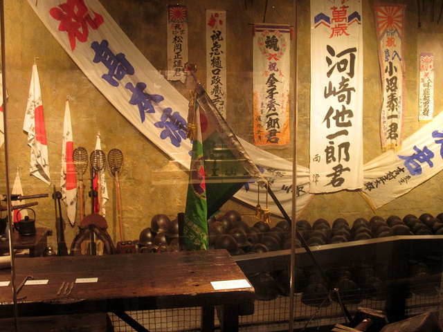 来之前看了凤凰卫视的《七十年的远征》,很震