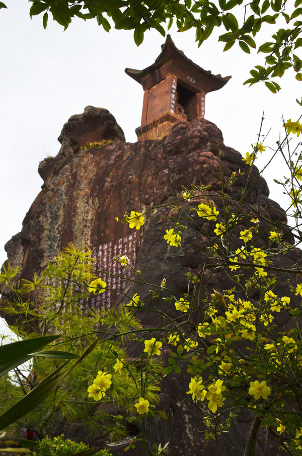 建议欣赏石窟游览石钟寺必须要自驾或包车自驾要事先搞明白路线清晰