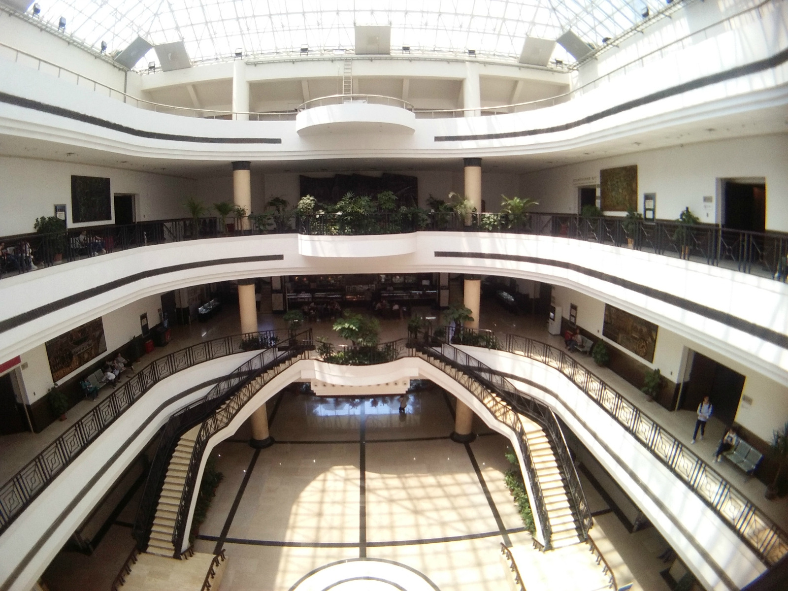 气派的楼梯,回廊