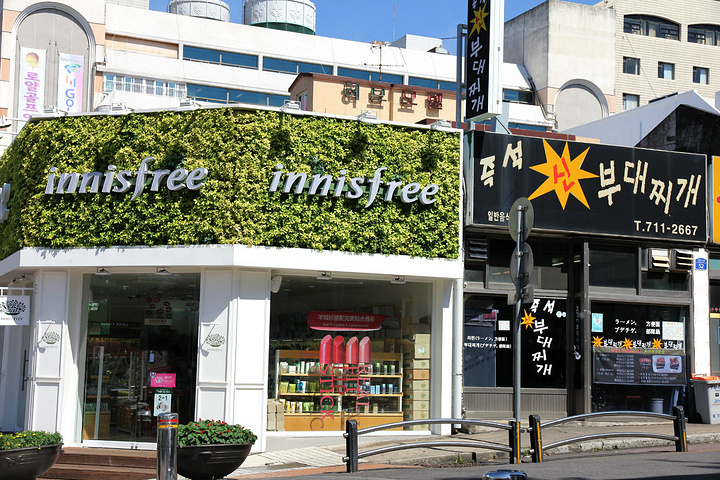 2017新罗免税店人超级多然后东西和乐天差不