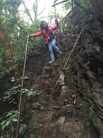 "早上老寨山，它是兴平古镇内的一个景点，上面可观望离江全景_老寨山公园"的评论图片