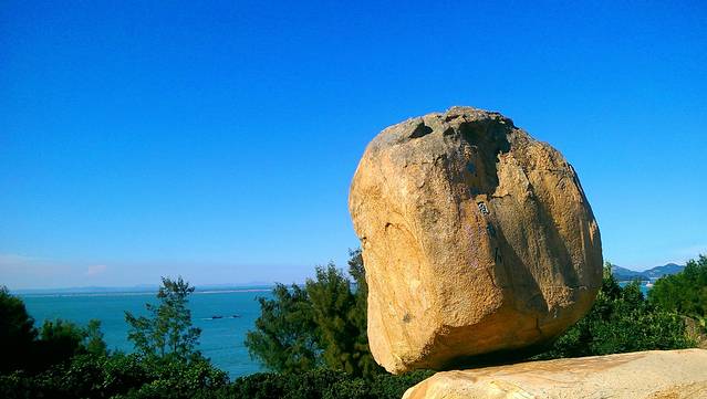 东山风动石景区