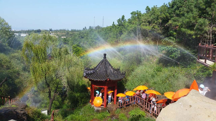 "雪山彩虹谷—知春湖如此美丽的景色，我想问问还有shei。旅游：旅游是获得愉悦感和流浪性的最好媒介_雪山彩虹谷旅游区"的评论图片