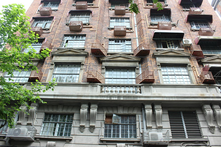 总结这栋楼是上海迄今为止最文艺的转角建筑来上海非常适合压马路的一