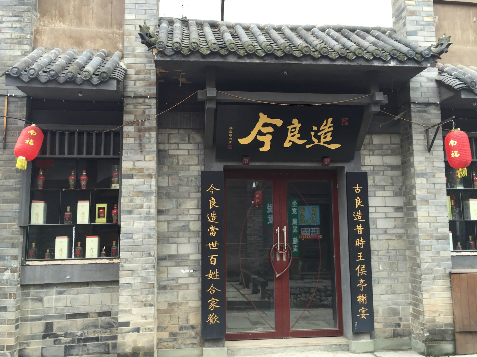 古街的夜景也是不错的不过走到很里面其实有点吓人没