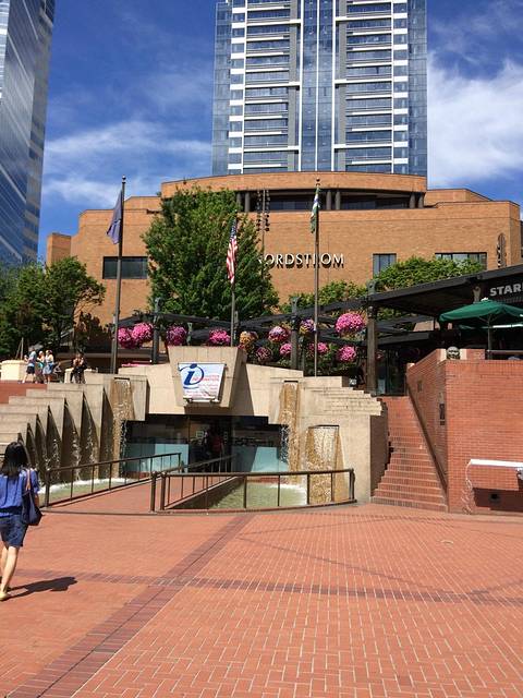 先锋广场旅游攻略