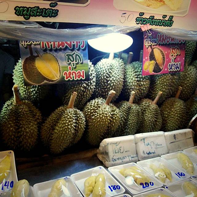 Bang Nam Phueng Floating Market