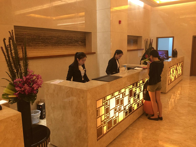 酒店正门体育场:成都体育中心景点: 人民公园 锦里宽窄巷子 文殊院