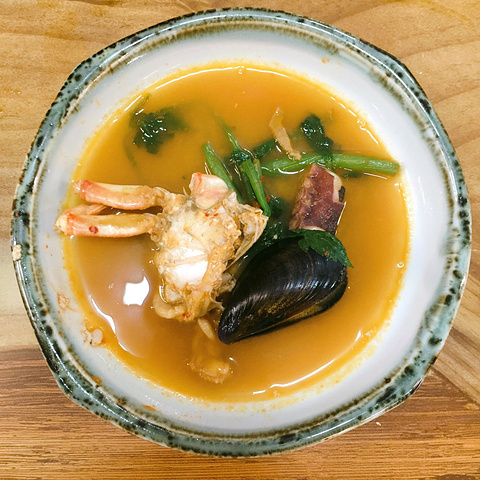 "这里绝对对得起海鲜锅这3个字，所有的食材都是鲜活的。慢慢煮熟的样子，让人看的有些残忍_三姓穴海鲜锅"的评论图片