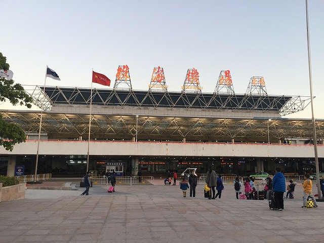 一进机场大门,第一感觉就是比澳门机场大到了2楼直奔自助打印机打印