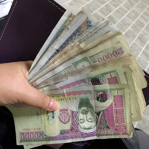 2017出发前在车站附近的小店里,换好了蒙图,汇