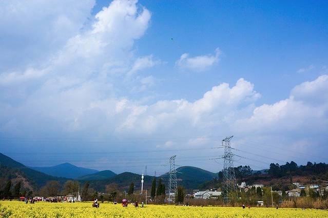 金色螳螂川风景区