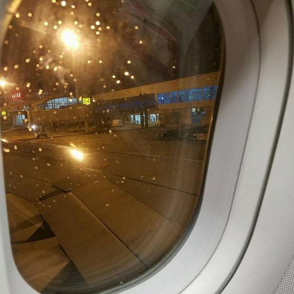 晚上九点半的飞机~要出发啦