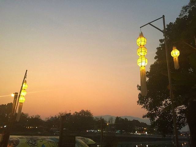 Riverside Bar and Restauran