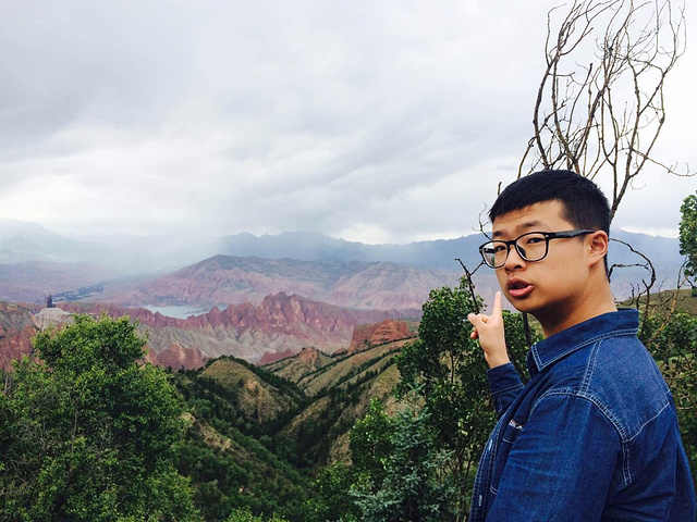 们从后门进入坎布拉国家森林公园,因为李叔有