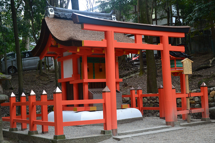 215公里长的参道上 两千余座石造灯笼并立 充满了古朴的氛围 神社内也因藤而出名 春日大社 评论 去哪儿攻略