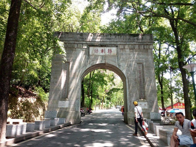 2017晨8:46分,在衡阳火车站门口坐118路._衡山