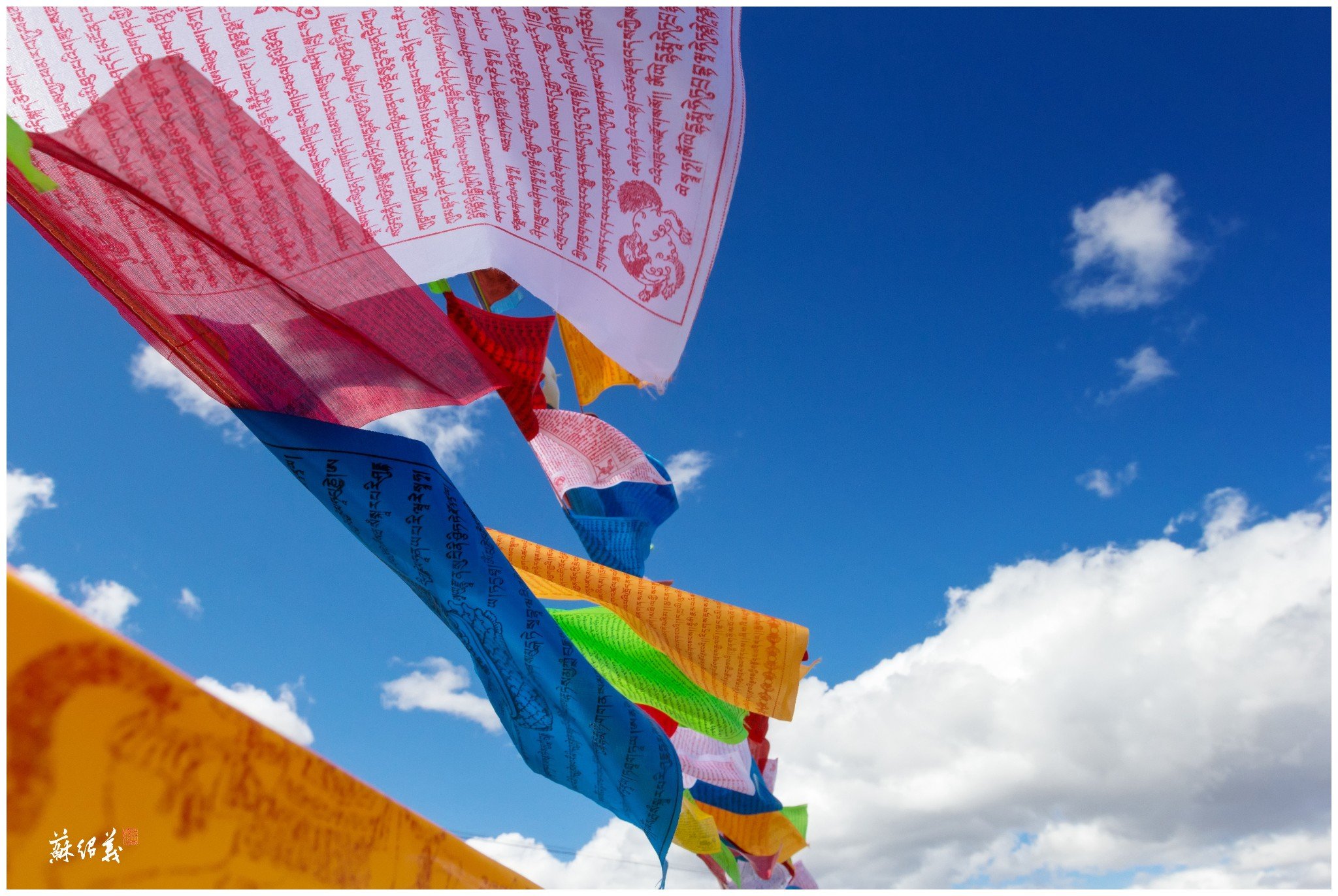 每个经幡都寄托着藏族人民对美好生活的愿望