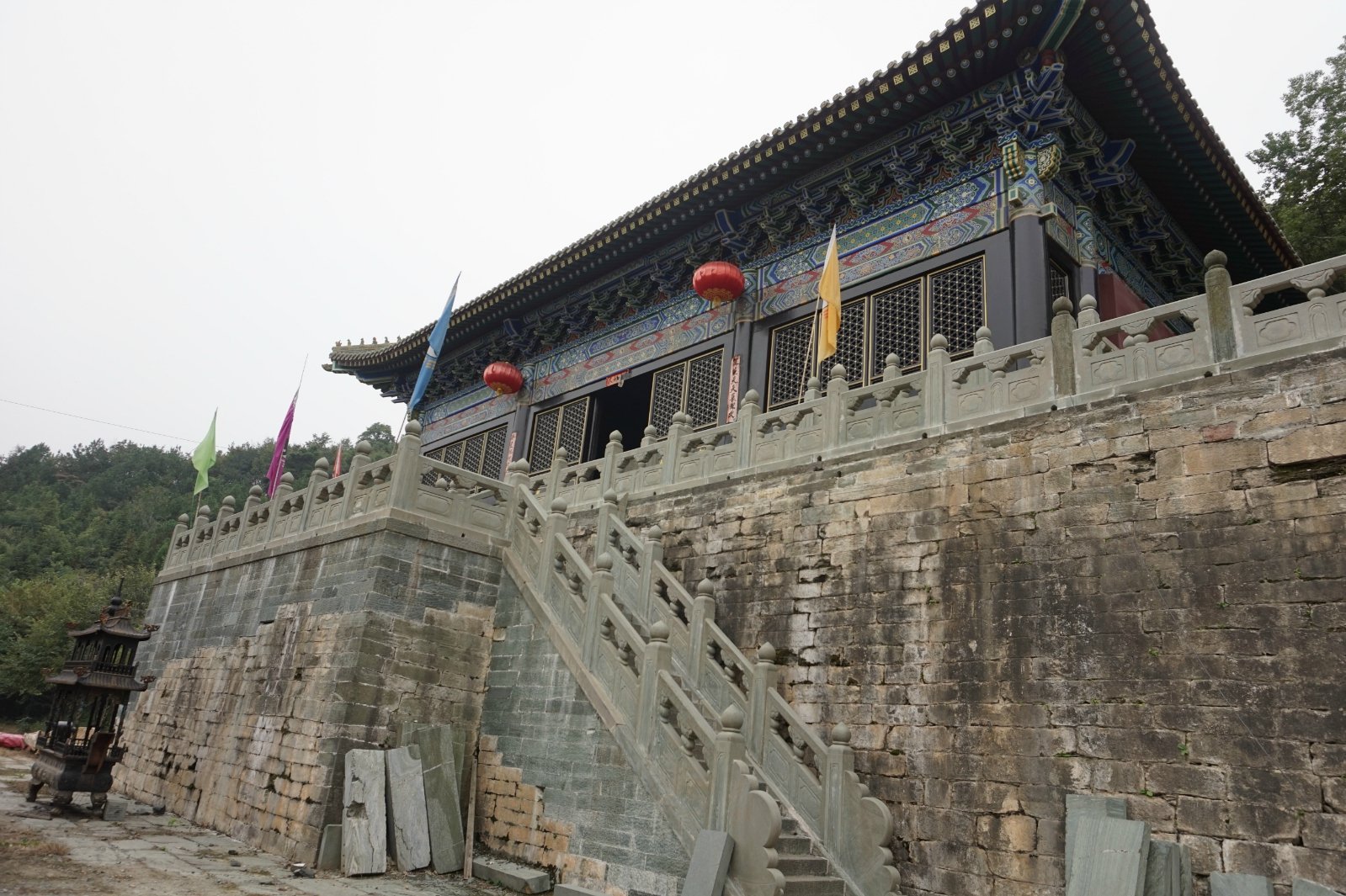 那么五龙宫绝对值得你来看看不过走两个多小时的古神道只为了这么一座