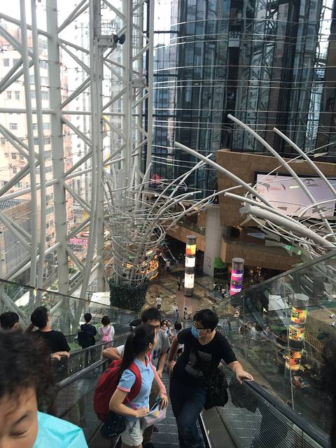 朗豪坊的通天电梯,好长好长